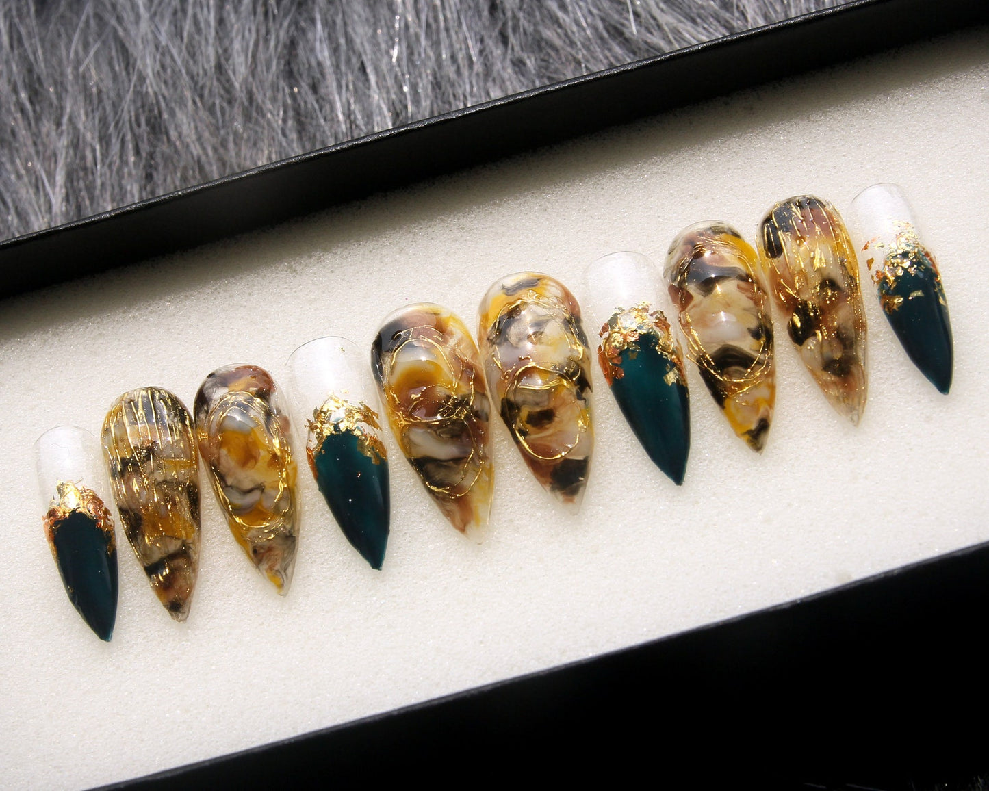 Queen Bee Handmade Press on nails - Summer Nails