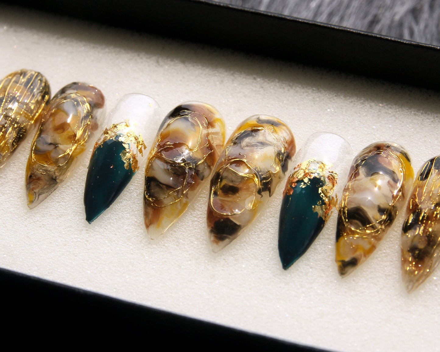 Queen Bee Handmade Press on nails - Summer Nails