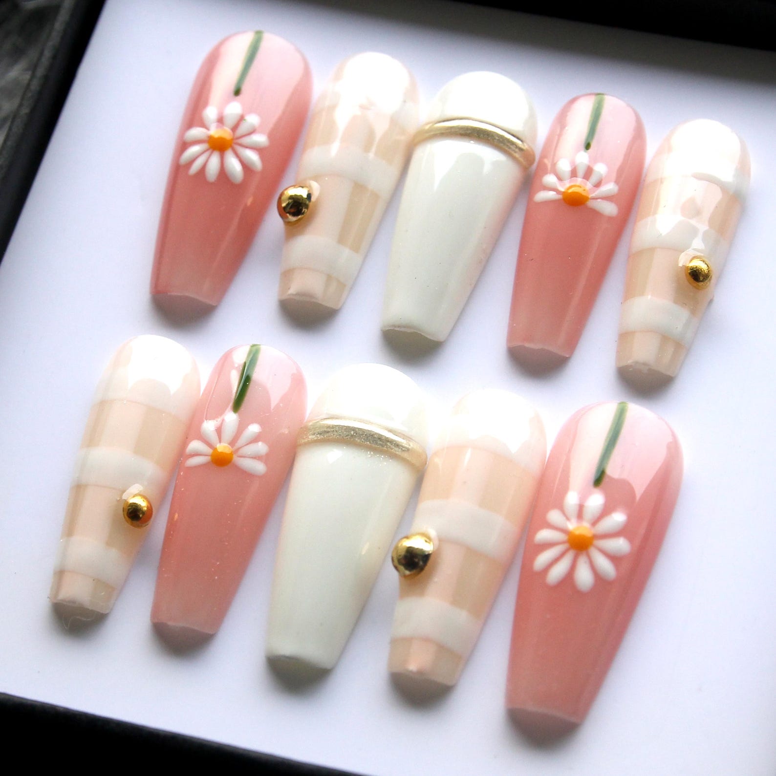 Daisy Floral Handmade Press on nails - Summer Nails