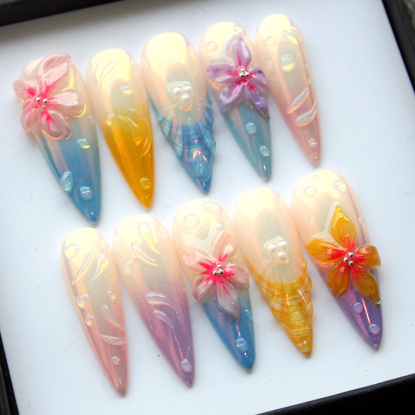 Pastel Tone Daisies Handmade Press on nails - Summer Nails