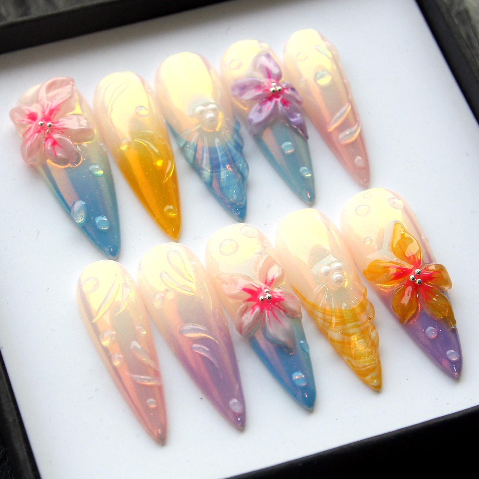 Pastel Tone Daisies Handmade Press on nails - Summer Nails