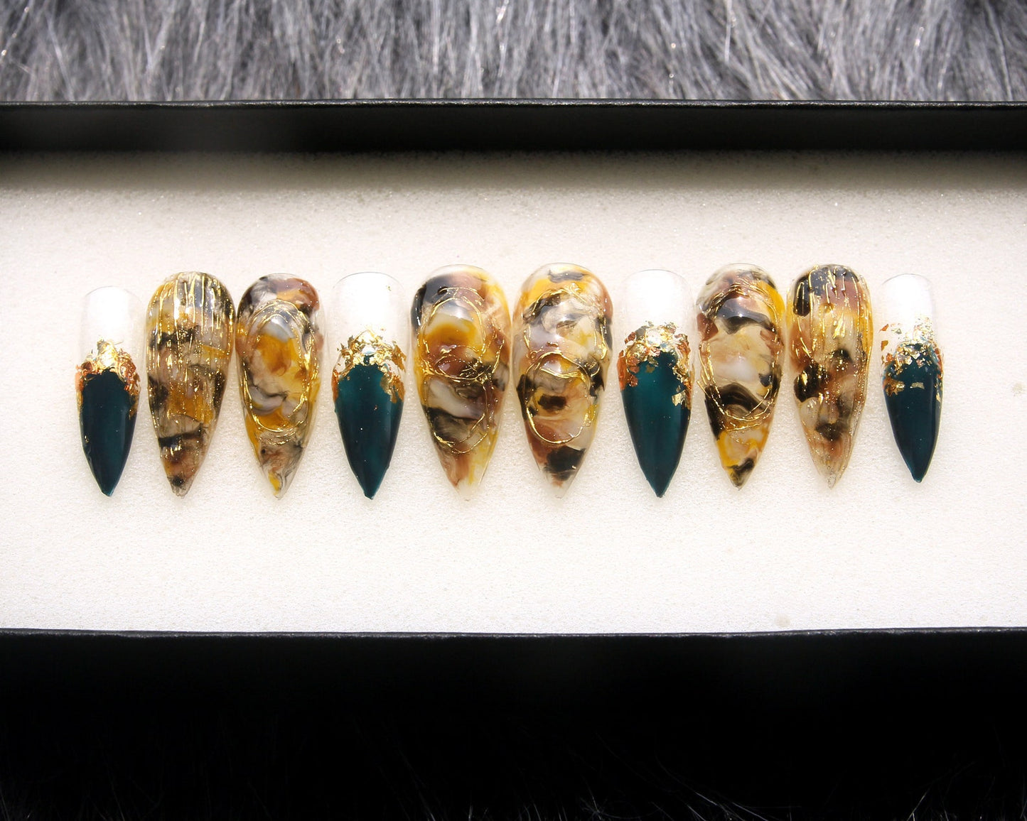 Queen Bee Handmade Press on nails - Summer Nails