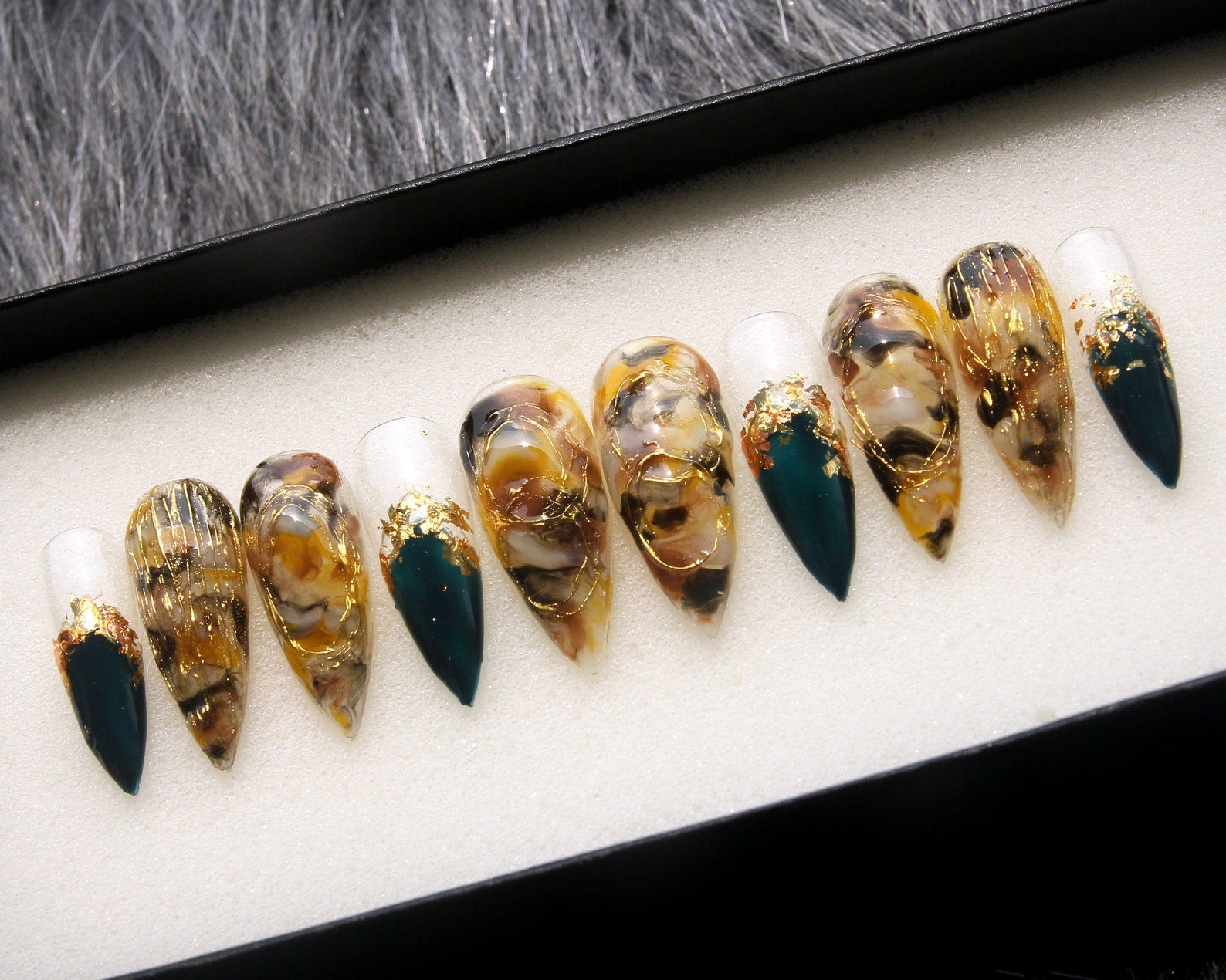 Queen Bee Handmade Press on nails - Summer Nails