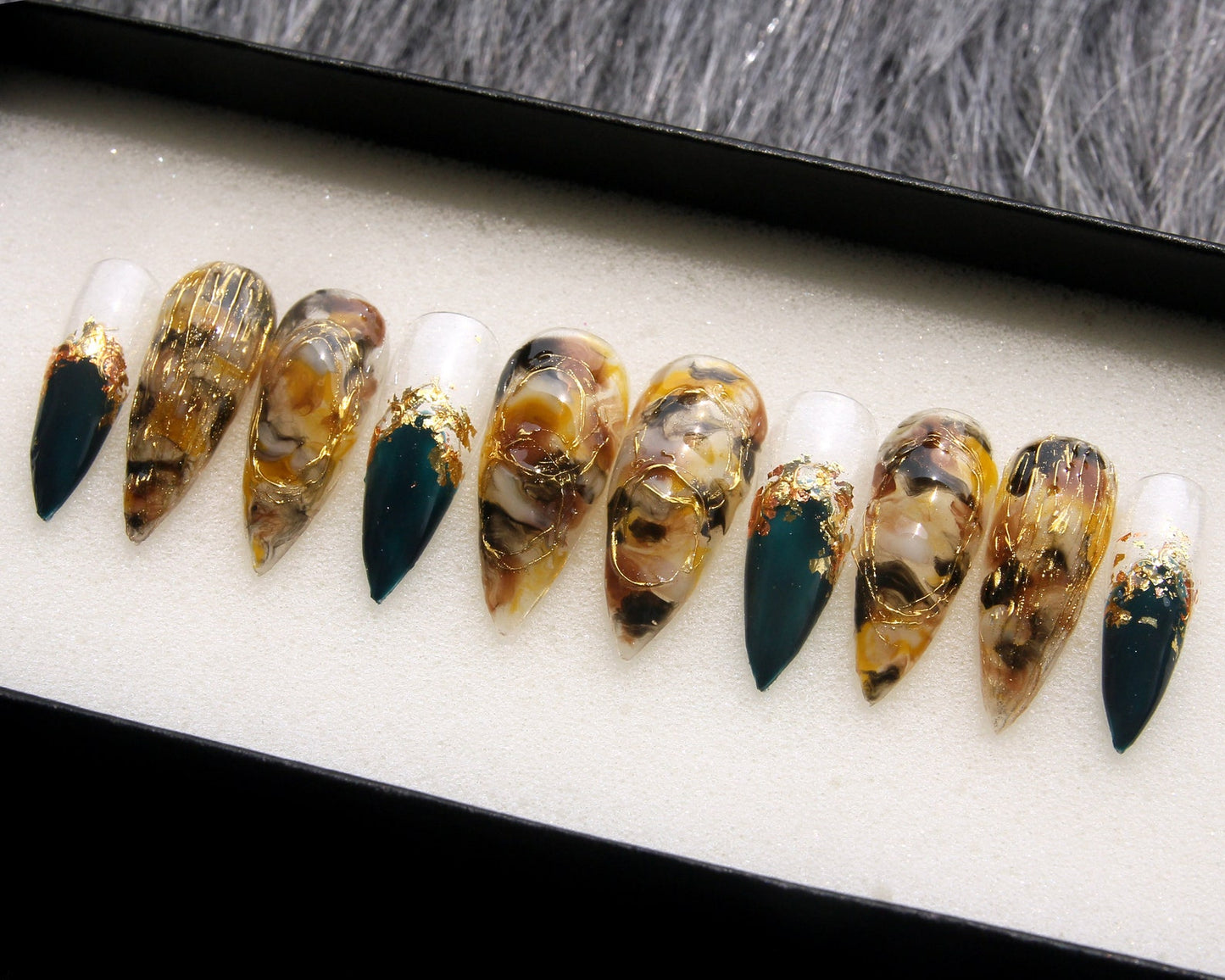 Queen Bee Handmade Press on nails - Summer Nails
