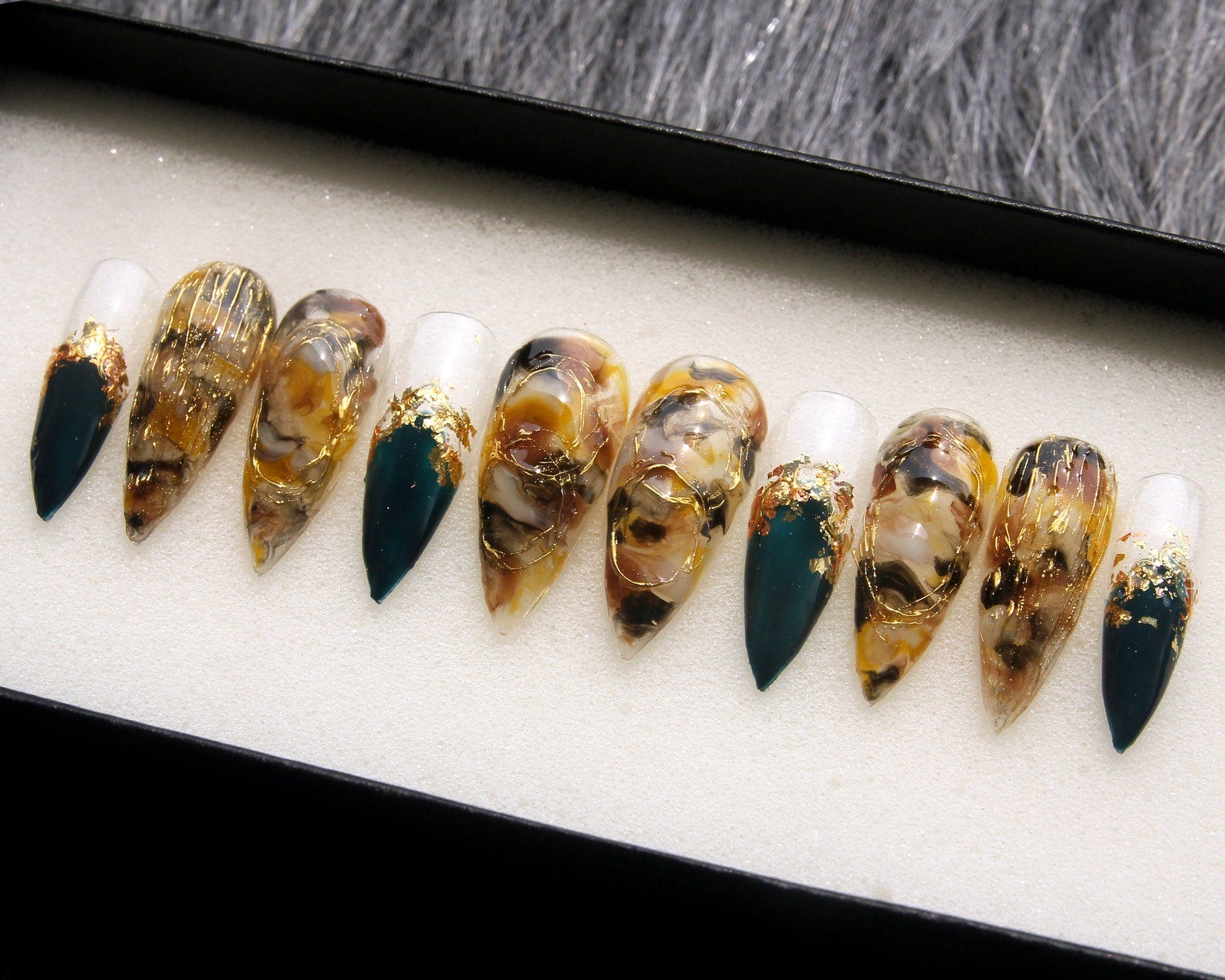 Queen Bee Handmade Press on nails - Summer Nails